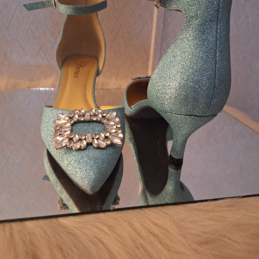 Heels - Picture 3 of 4